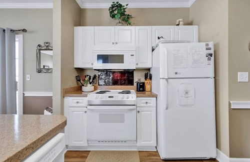 Central Myrtle Beach Condo | Magnolia Place - Myrtle Beach 5 Blocks from the Ocean