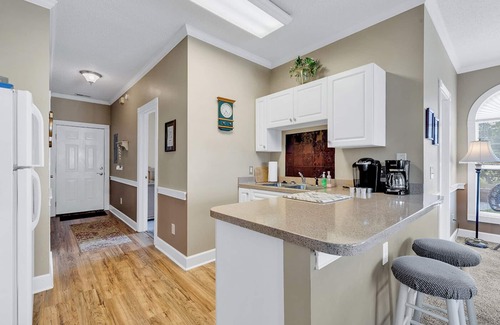 Central Myrtle Beach Condo | Magnolia Place - Myrtle Beach 5 Blocks from the Ocean