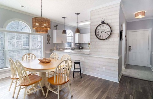 Central Myrtle Beach Condo | Magnolia Pointe Luster Leaf 4886-203