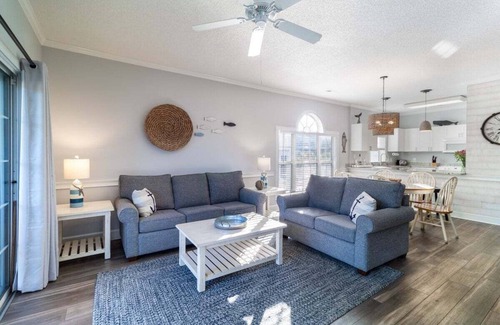Central Myrtle Beach Condo | Magnolia Pointe Luster Leaf 4886-203