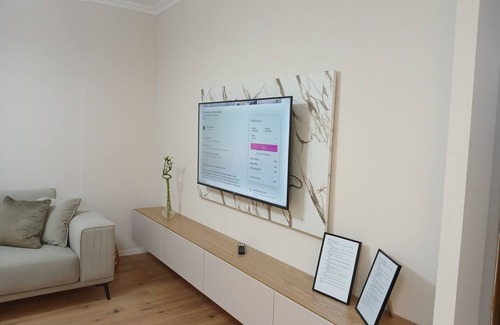 Tirana Apartment | Magnolia's, Cozy 2-bedroom apartment in lovely Tiranë with WiFi, AC
