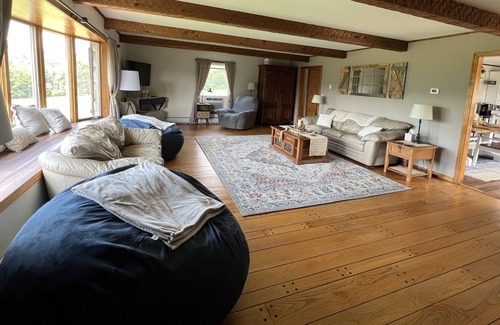 New Albany Other | Magnolia Style Farmhouse, Scenic, Spacious, Hot Tub,Fireplace,Fire Pit,Trails