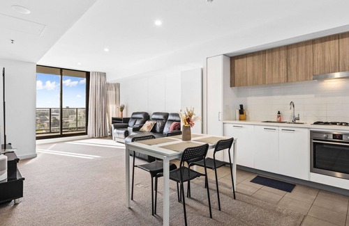 Adelaide Central Business District Apartment | Magnolia - The Cityscape Oasis