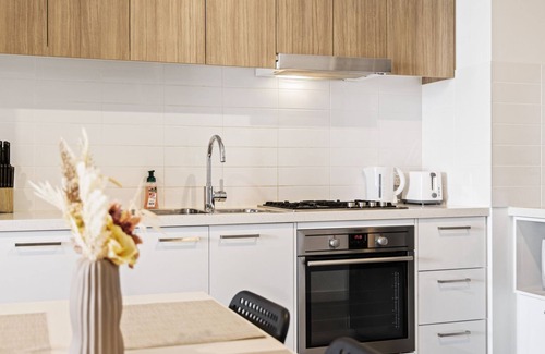 Adelaide Central Business District Apartment | Magnolia - The Cityscape Oasis