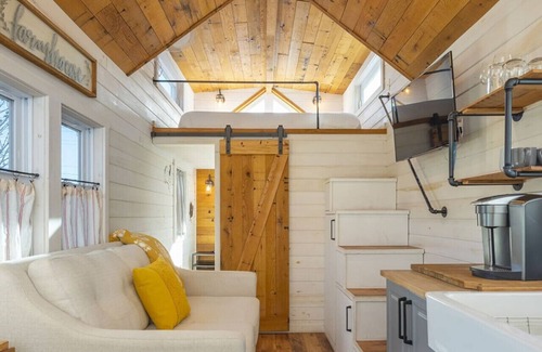 Mills River House | Magnolia | Tiny Modern Farmhouse Escape