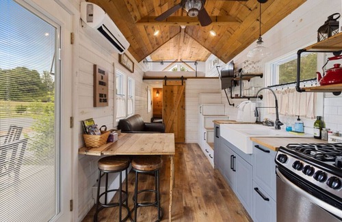 Mills River House | Magnolia | Tiny Modern Farmhouse Escape