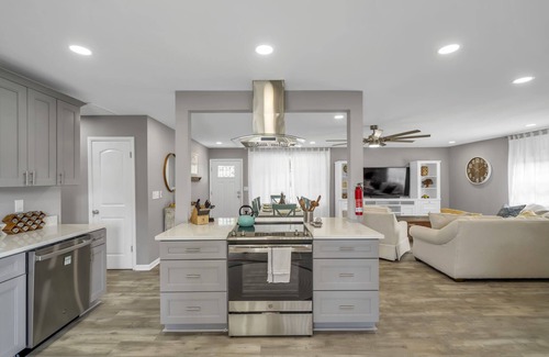 Fort Walton Beach House | Magnolia | TVs, Kid Friendly, Grill, & Beach!