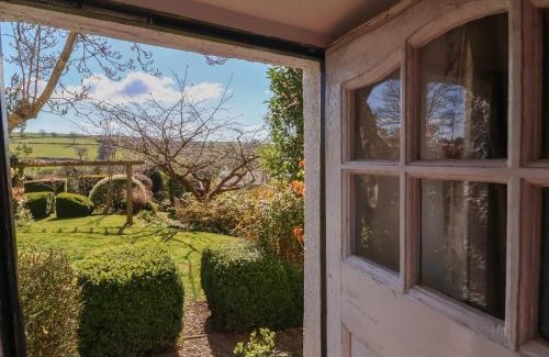 Barnstaple House | Magnolia View