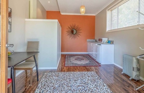 South Bowenfels Apartment | Magpie Hideaway close to the Blue Mountains, Lake Lyell, and Japanese Bathouse