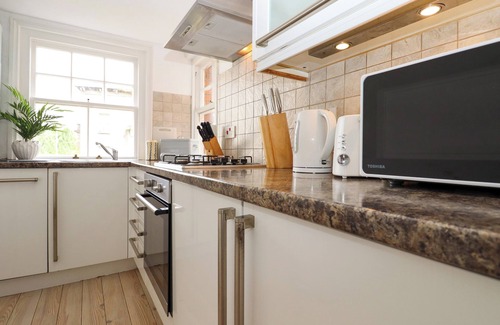 St Leonards-On-Sea Cottage | MAGPIES, family friendly, with a garden in St Leonards-On-Sea