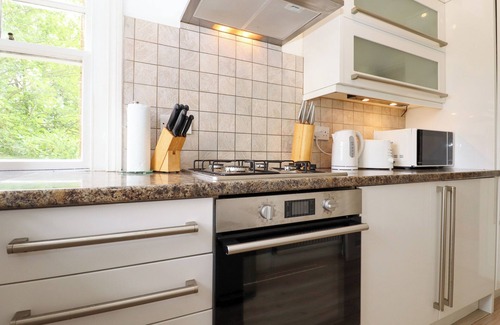 St Leonards-On-Sea Cottage | MAGPIES, family friendly, with a garden in St Leonards-On-Sea