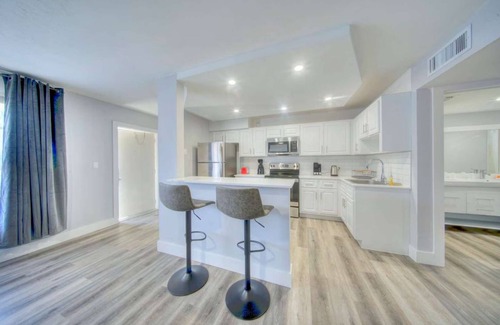 Harbordale Condo | Mahalo Waterfront 2 BR Apartment