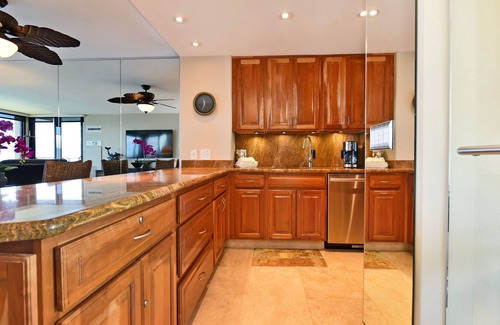 Honokowai Condo | Mahana 1205 OCEANFRONT PENTHOUSE 1 BDRM/2 BATH Condo/12th floor/Legal Rental