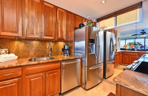 Honokowai Condo | Mahana 1205 OCEANFRONT PENTHOUSE 1 BDRM/2 BATH Condo/12th floor/Legal Rental