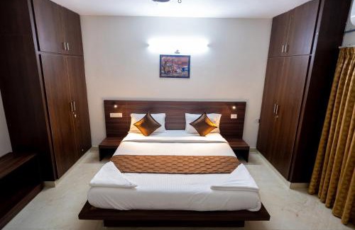 Tirupati Apartment | MAHAS Vrindavan by MAHAS Homestays - 3 BHK Flats - Fully Airconditioned