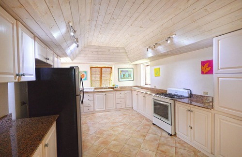 Sion Hill House | Mahogany Grove Villa in nature with private pool