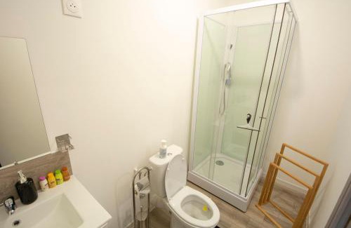 Saint-Quentin Apartment | MAHORA - CHARMANT Studio HOME STAGING AU CENTRE-VILLE
