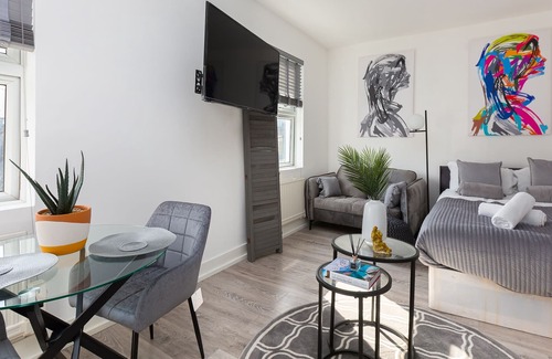 Golborne Apartment | Maida Vale, Notting Hill. Large studio