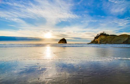 Pacific City House | Main Deck