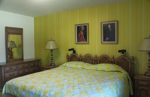 Greer Cabin | Main & Guest Cabins at Hall Creek