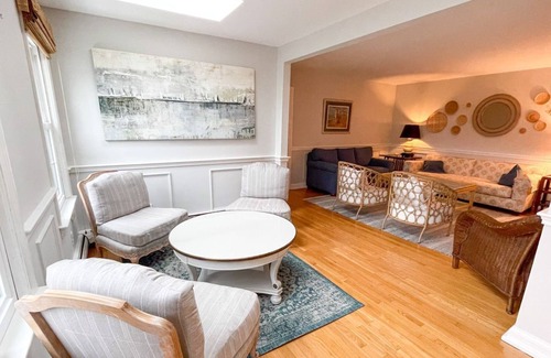 Chatham House | Main House plus Guest House, Walk to Beach & Village: 086-C