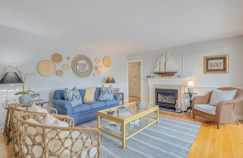 Chatham House | Main House plus Guest House, Walk to Beach & Village: 086-C