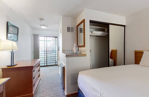 West End Cabin | Main St. room - pool & hot tub - walk to lifts, dog-friendly, second floor
