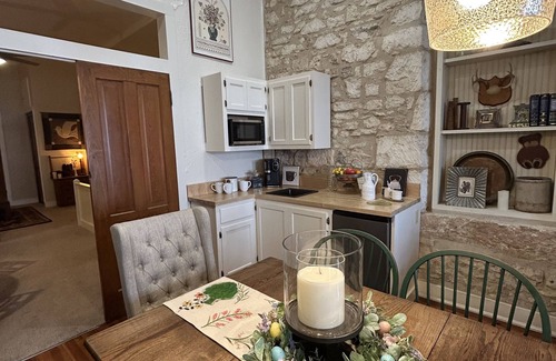Fredericksburg House | Main Street! Balcony! Sleeps 6!
