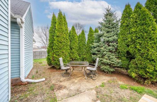 Monroe House | Main Street Cottage For 6