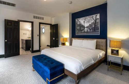 Covington Apartment | Main Street Oasis - with Parking
