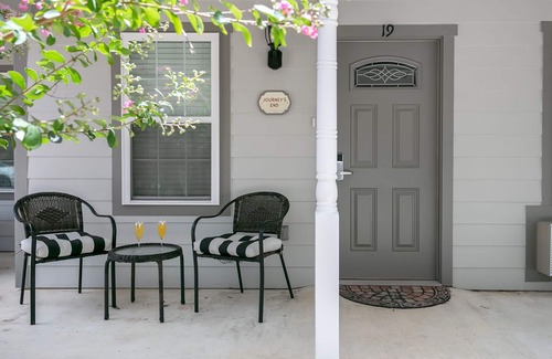 Fredericksburg Apartment | Main Street Retreat Journeys End | King Bed | In Town | Shared Hot Tub/Pool Access