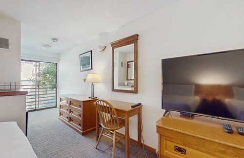 West End Cabin | Main Street studio - pool & hot tub - walk to lifts, dog-friendly, third floor