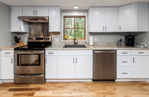 Freeport Apartment | Maine Barn Hideaway- 2nd Floor Private Apartment