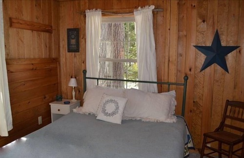 Norway Cottage | Maine Lake Home Sleeps 6+ Norway Lake Pennesseewassee Lake House WIFI