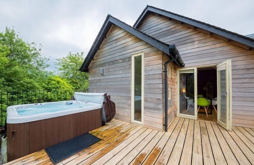 Kenmore House | Mains of Taymouth, Kenmore ~ 4* The White House - sleeps 6 guests in 3 bedrooms