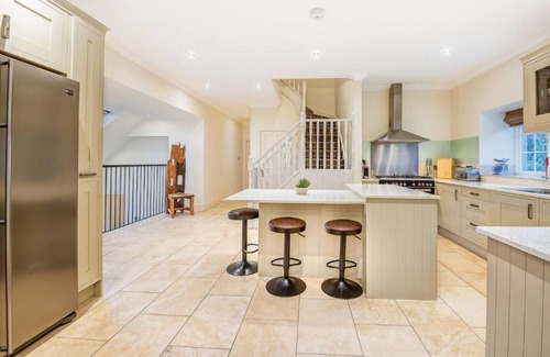 Kenmore Cottage | Mains Park Court - sleeps 9 guests in 5 bedrooms