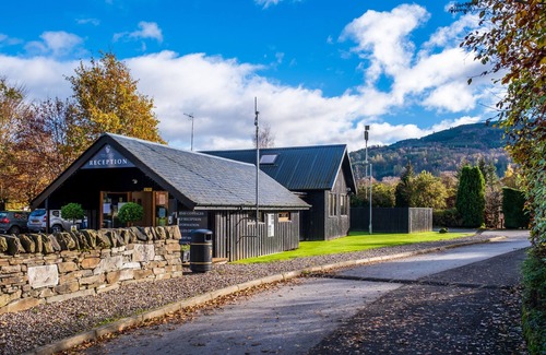 Kenmore Cottage | Mains Park Court - sleeps 9 guests in 5 bedrooms