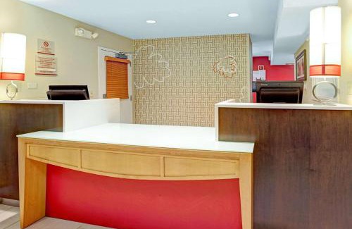 Wheeling Hotel | MainStay Suites Northbrook Wheeling