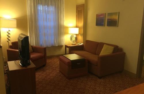 Potomac Falls Hotel | MainStay Suites Sterling near Dulles Town Center