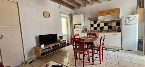 Saint-Christophe-du-Ligneron Apartment | Maison de Ville