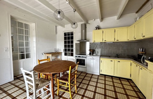 Saint Nazaire sur Charente House | Maison de Famille Idéalement Située