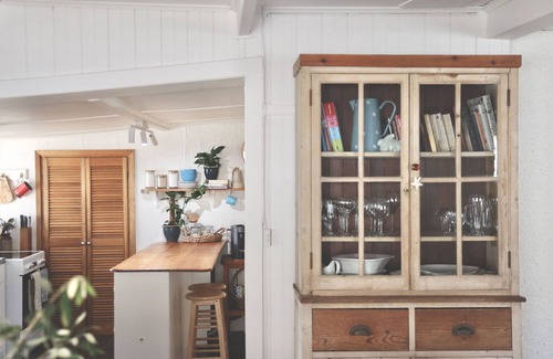 Waterhouse House | MAISIES ROBE - WI-FI - DOG FRIENDLY