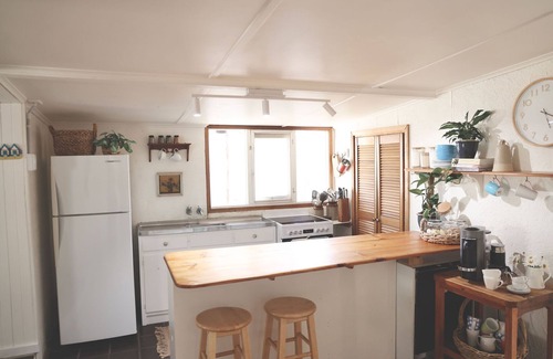 Waterhouse House | MAISIES ROBE - WI-FI - DOG FRIENDLY