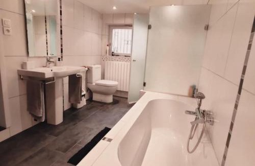 Niederhausbergen Apartment | Maison à 6km de Strasbourg, à 2h de Paris en TGV