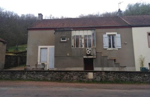 Le Creusot House | Maison à l'ancienne avec grand terrain , animaux bienvenus