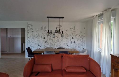 Chilly-le-Vignoble Villa | maison à la campagne