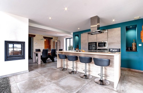 Laiz House | Maison à la Campagne Avec bel Extérieur Pour Profiter de Bons Moments en Famille