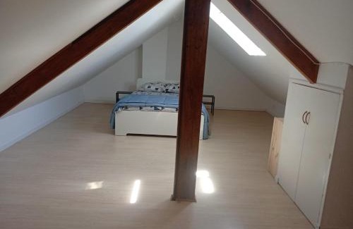 Saint-Pryve-Saint-Mesmin Apartment | Maison 2 - entre ville et verdure