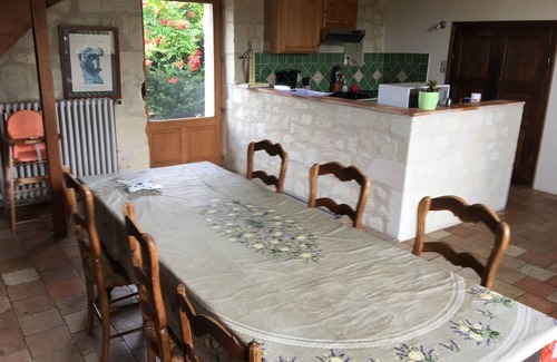 Beaumont-en-Veron House | Maison 3 Chambres et 3 Salles de Bains