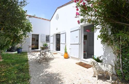Les Portes-en-Re House | Maison 3 pièces avec jardin clos, cheminée et parking, à deux pas du centre des Portes-en-Ré - FR-1-434-105